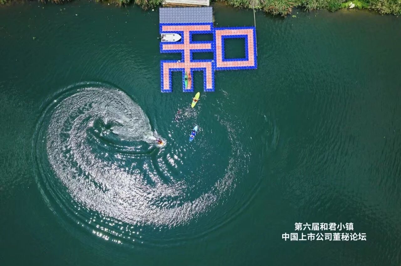 和君小镇湖面航拍