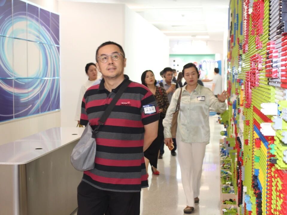 参观医院文化长廊